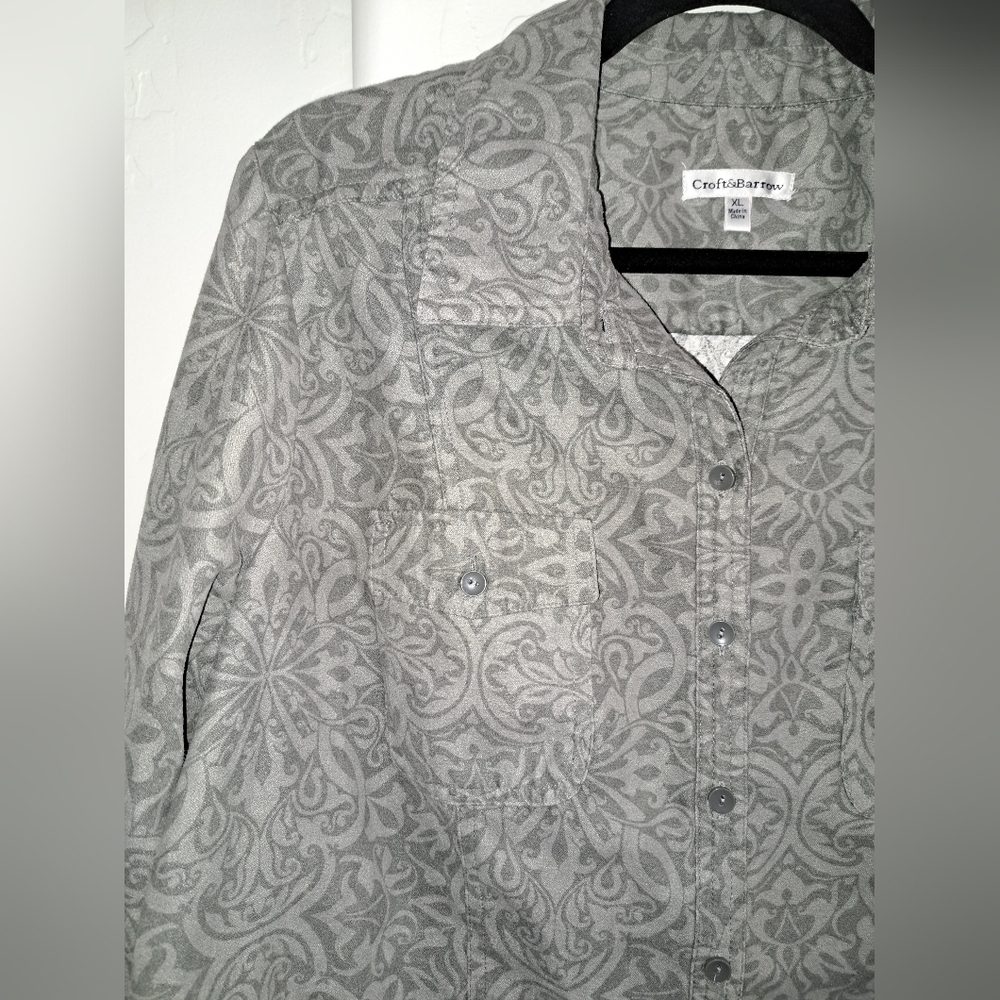 Croft & Barrow Women's Gray Button Down Shirt Suede Feel Size XL - Picture 4 of 10